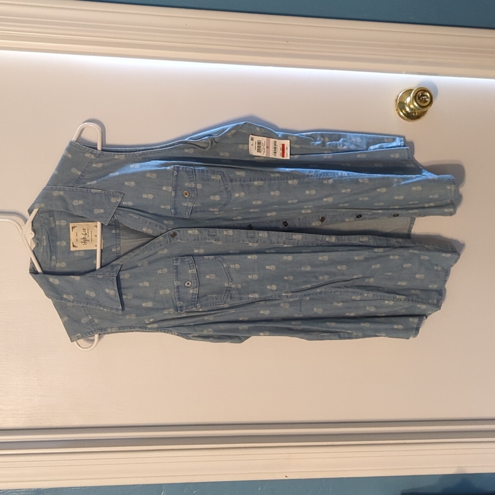 NWT Style & Co Size 1x Sleeveless Button up shirt blue with pineapples